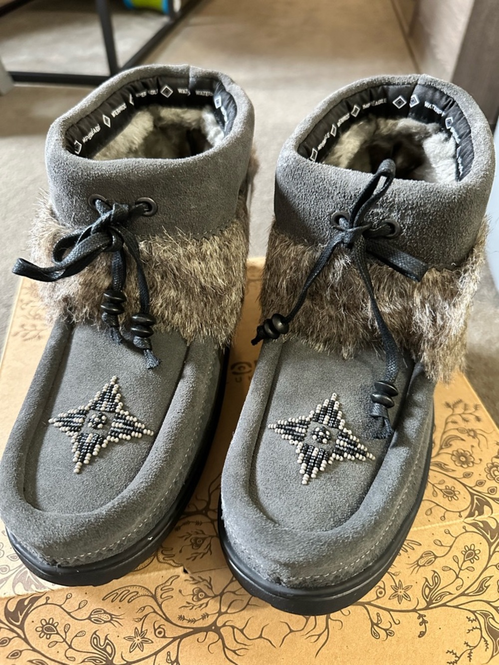 Mukluks Manitoba  womens size 8